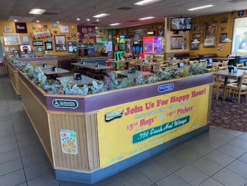 Straw Hat Pizza Santa Maria wide view of restaurant interior